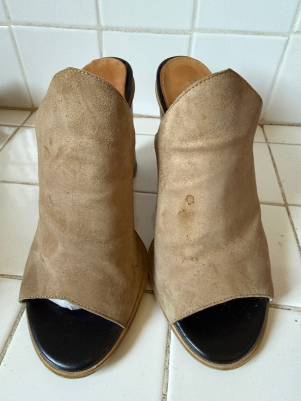 Women’s Suede Open-Toe Mule in Tan